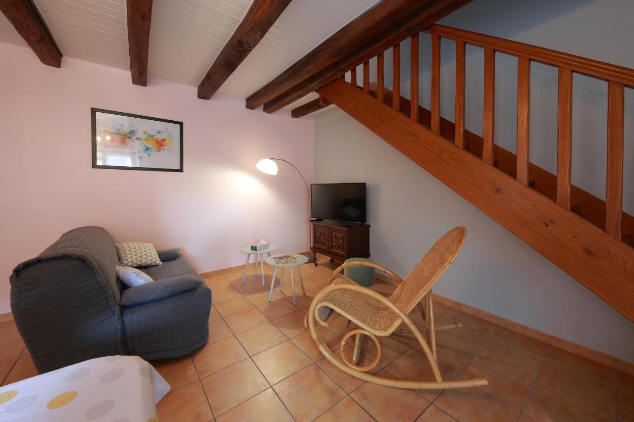 Gîte La Loge des Fées Latillé Extérieur photo